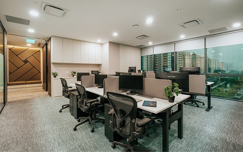 Ergonomic workstation setup optimizing space in a small modern office